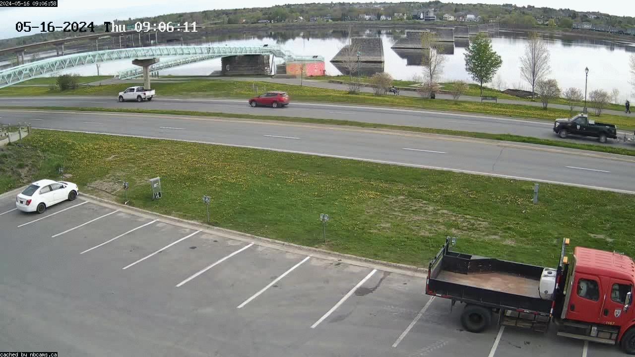 Web Cam image of Fredericton (St. John River)