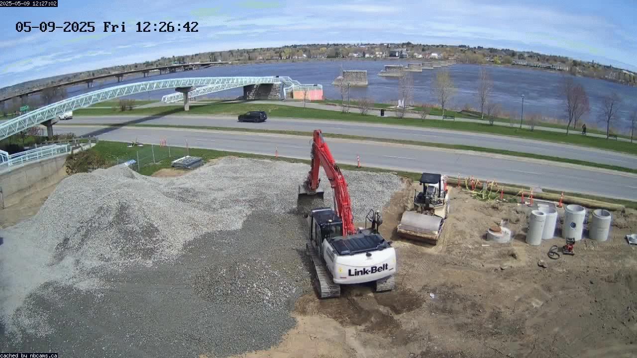 Web Cam image of Fredericton (St. John River)