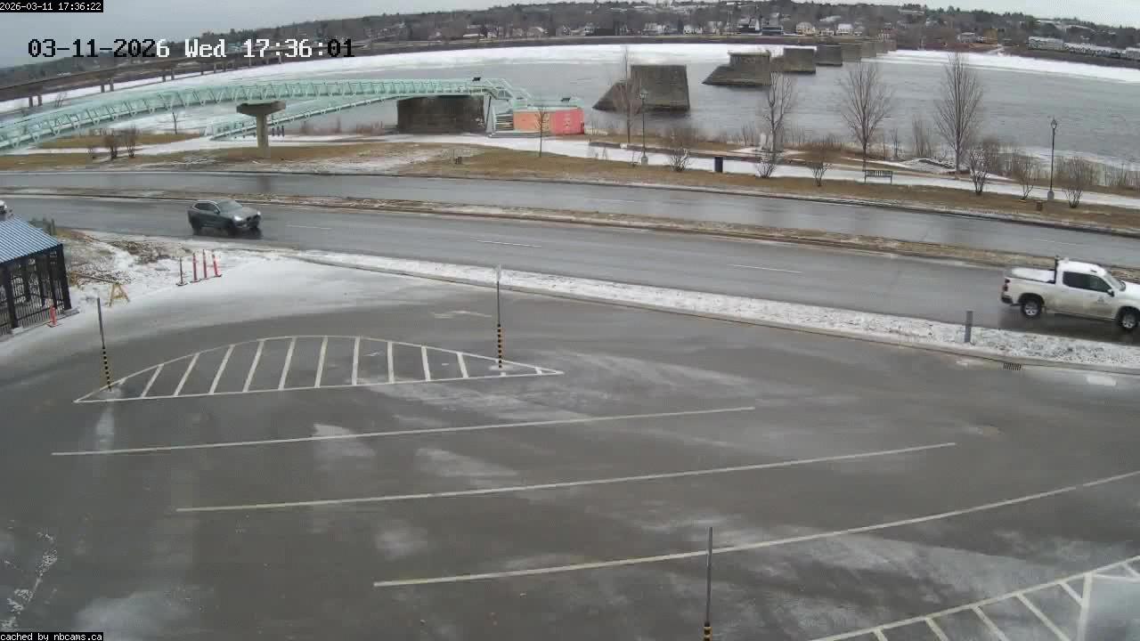 Web Cam image of Fredericton (St. John River)