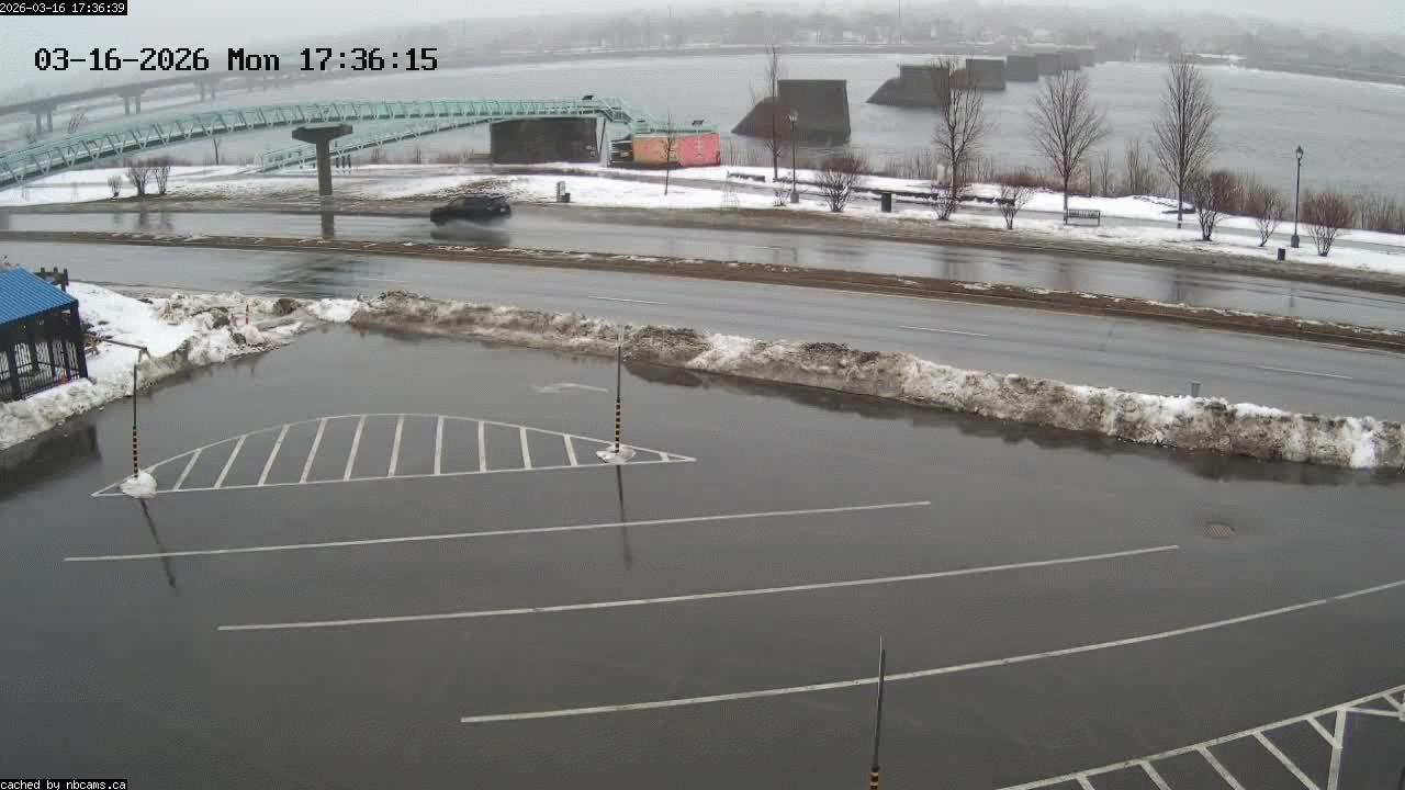 Web Cam image of Fredericton (St. John River)