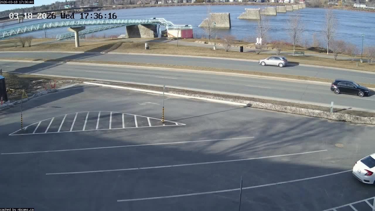 Web Cam image of Fredericton (St. John River)