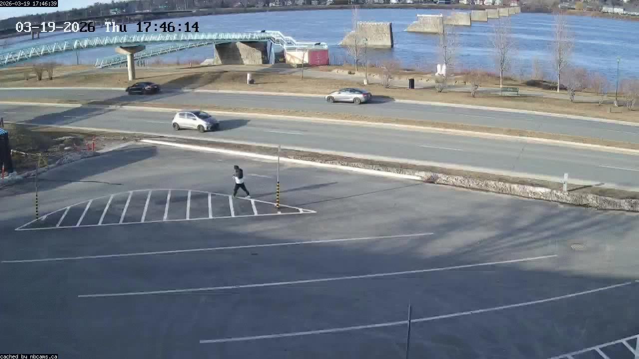 Web Cam image of Fredericton (St. John River)