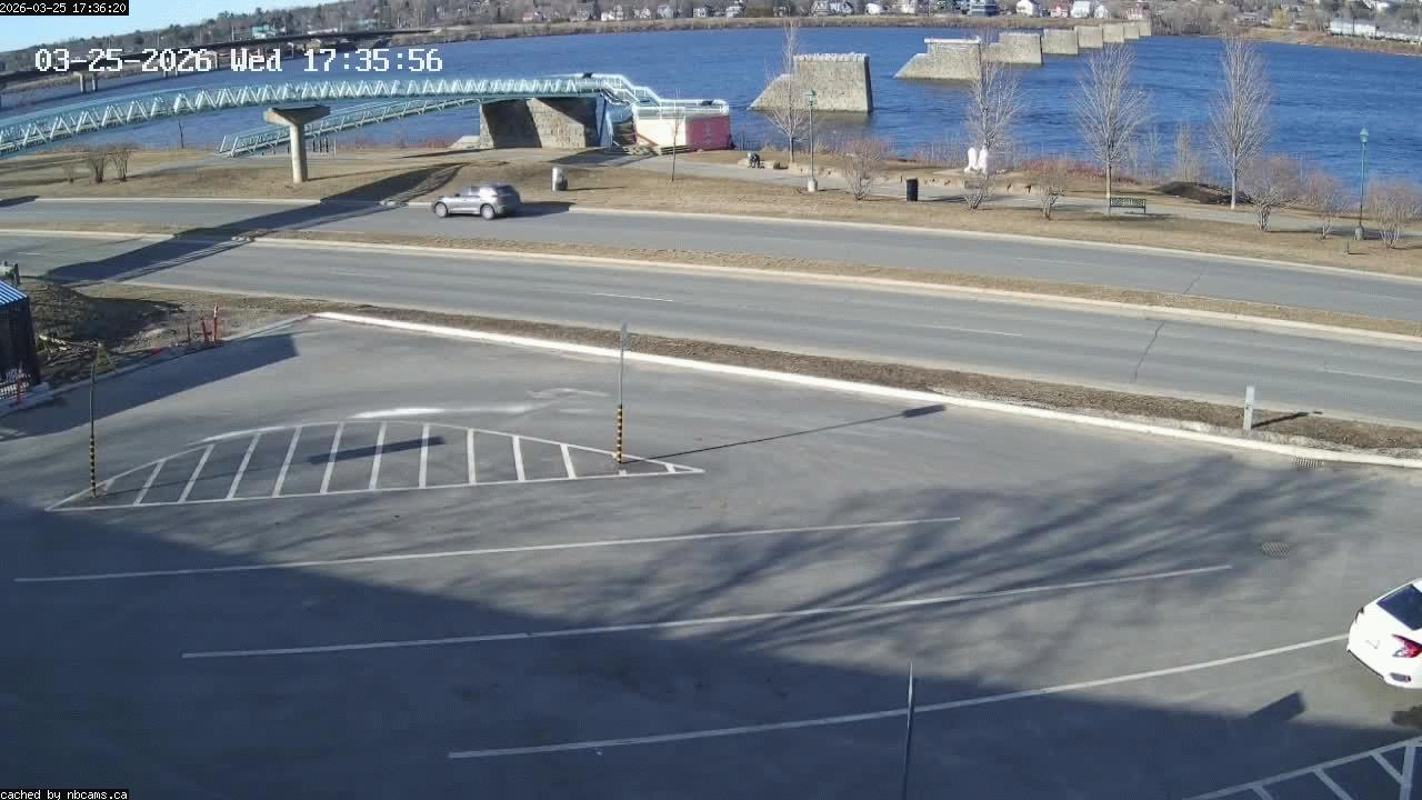 Web Cam image of Fredericton (St. John River)