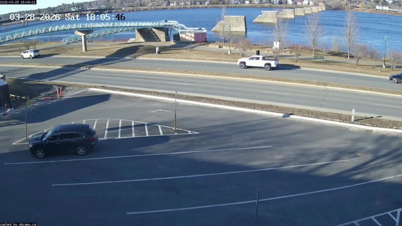 Web Cam image of Fredericton (St. John River)
