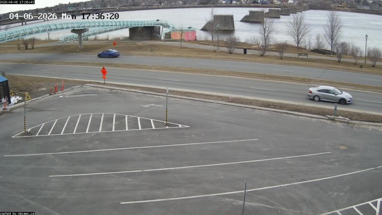 Web Cam image of Fredericton (St. John River)