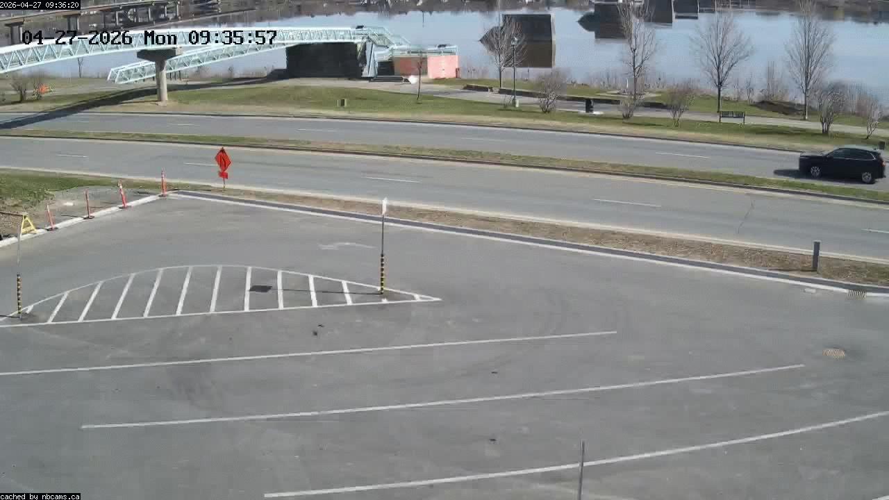 Web Cam image of Fredericton (St. John River)