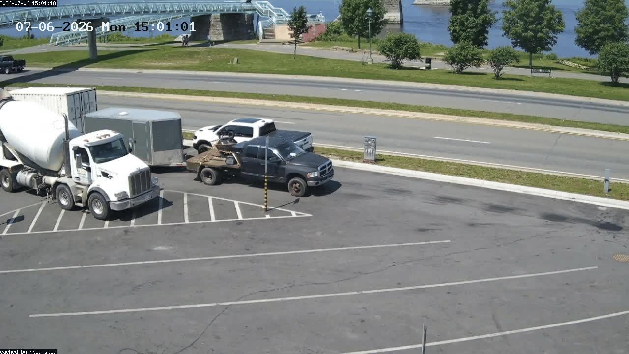 Web Cam image of Fredericton (St. John River)