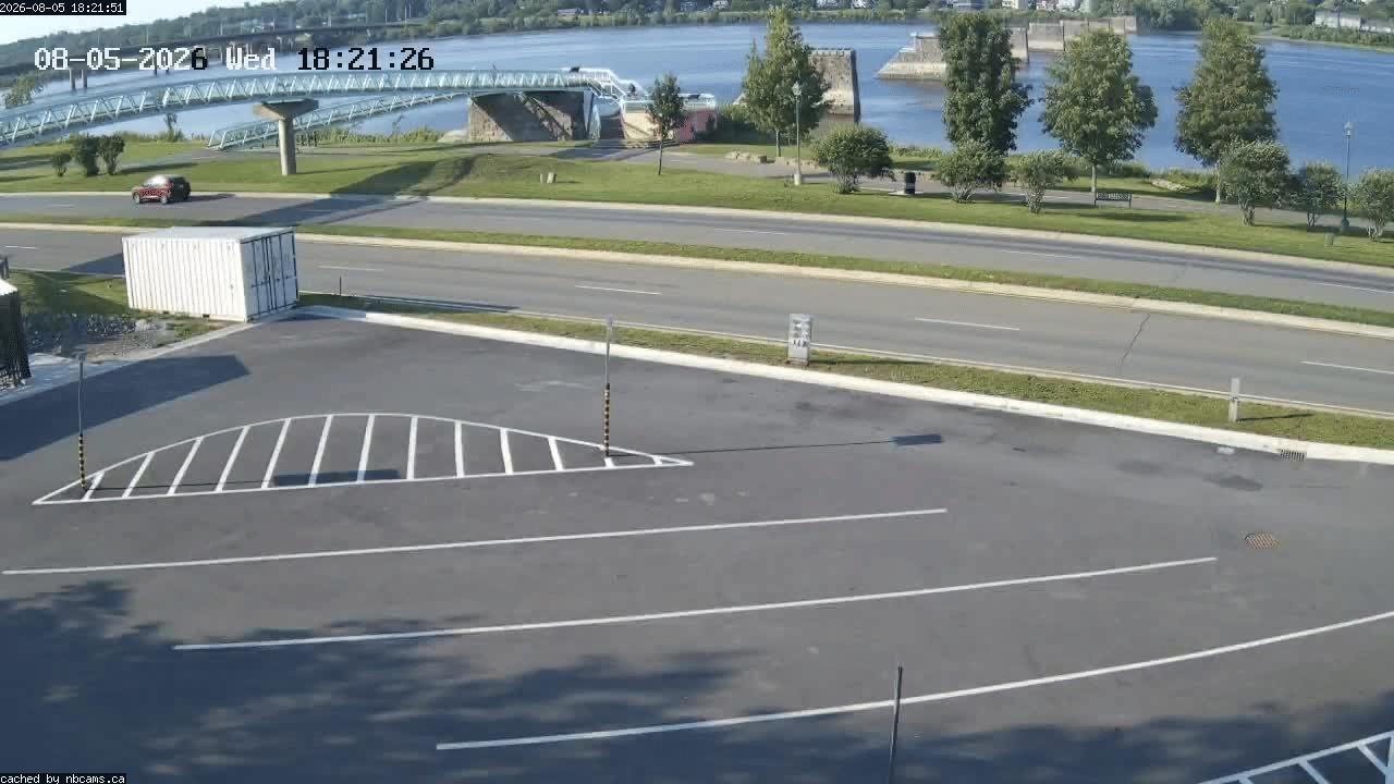 Web Cam image of Fredericton (St. John River)