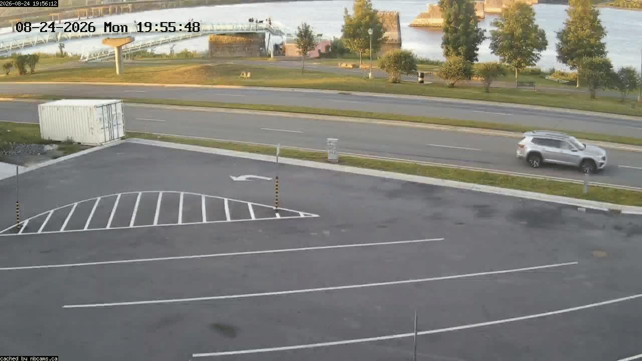 Web Cam image of Fredericton (St. John River)